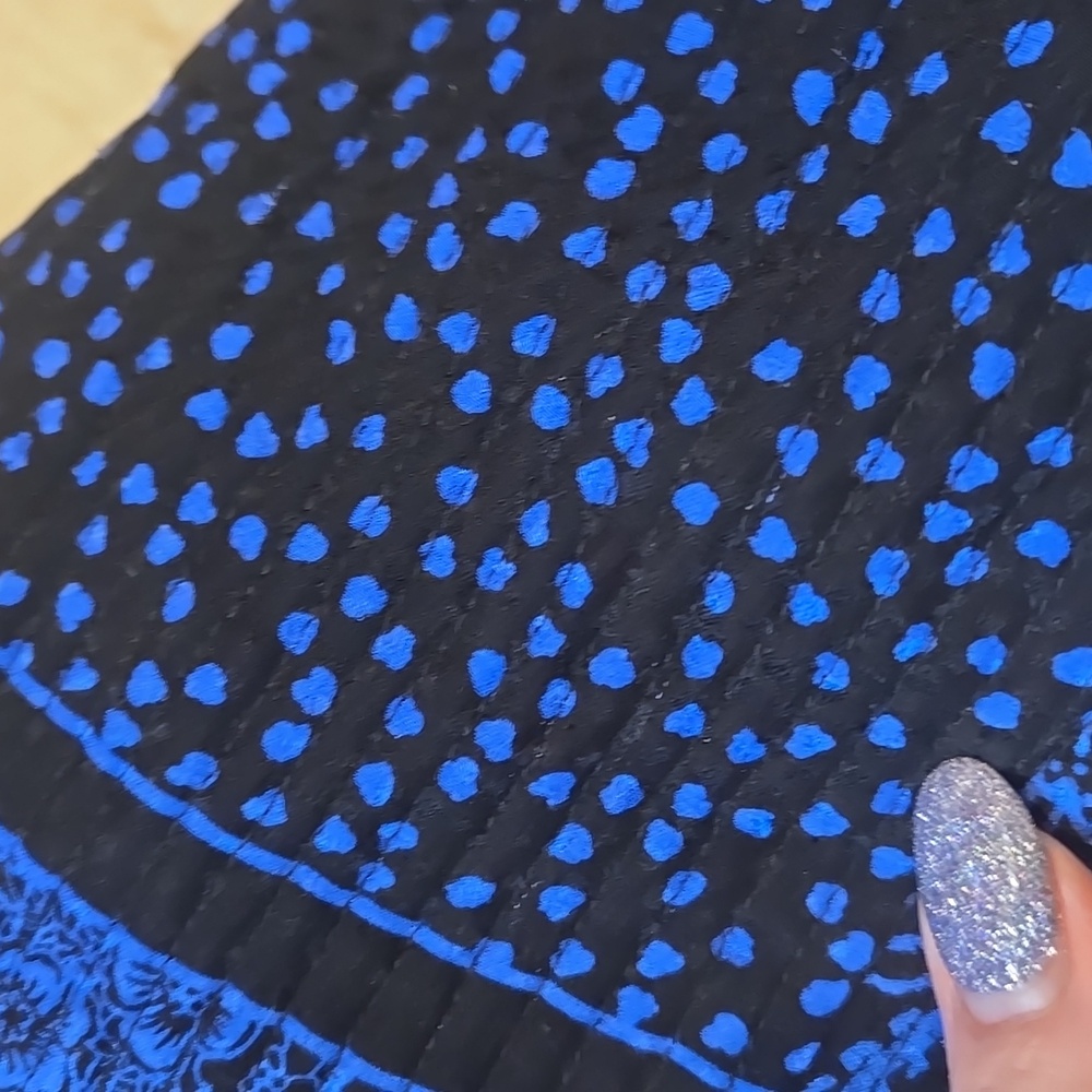 CARLISLE 100% Silk Classic Black/Blue Design Print Lightly Quilted Button Jacket - Picture 9 of 10